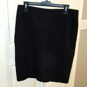 Worthington womens lined pencil skirt black size 10. Back zip with kick pleat.